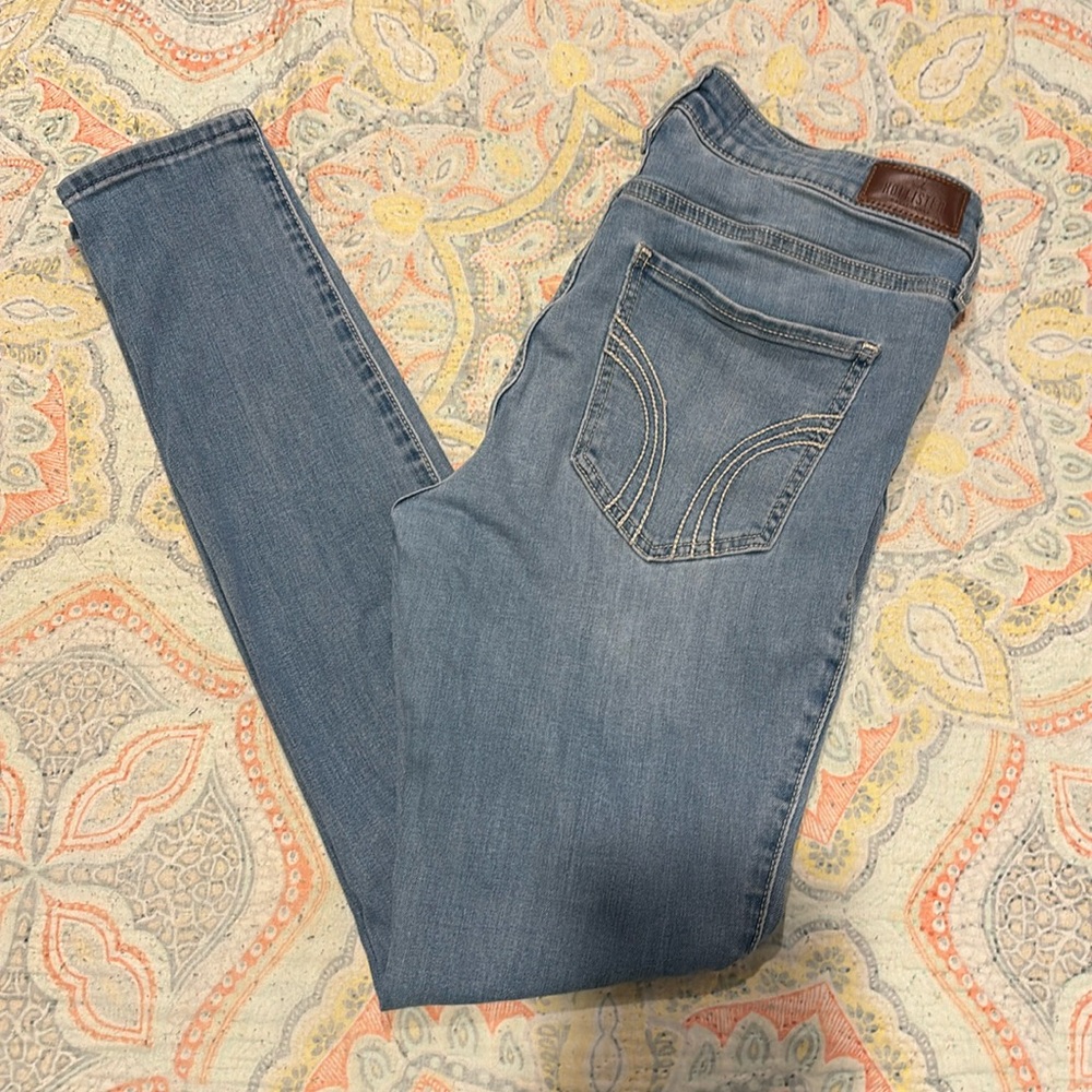 Hollister Women’s 11L Mid Rise Crop Super Skinny Jeans